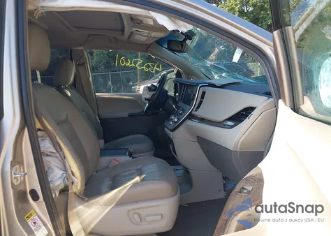 2016 Toyota Sienna Xle/Limited z USA, uszkodzony, nr VIN 5TDYK3DC2GS754351